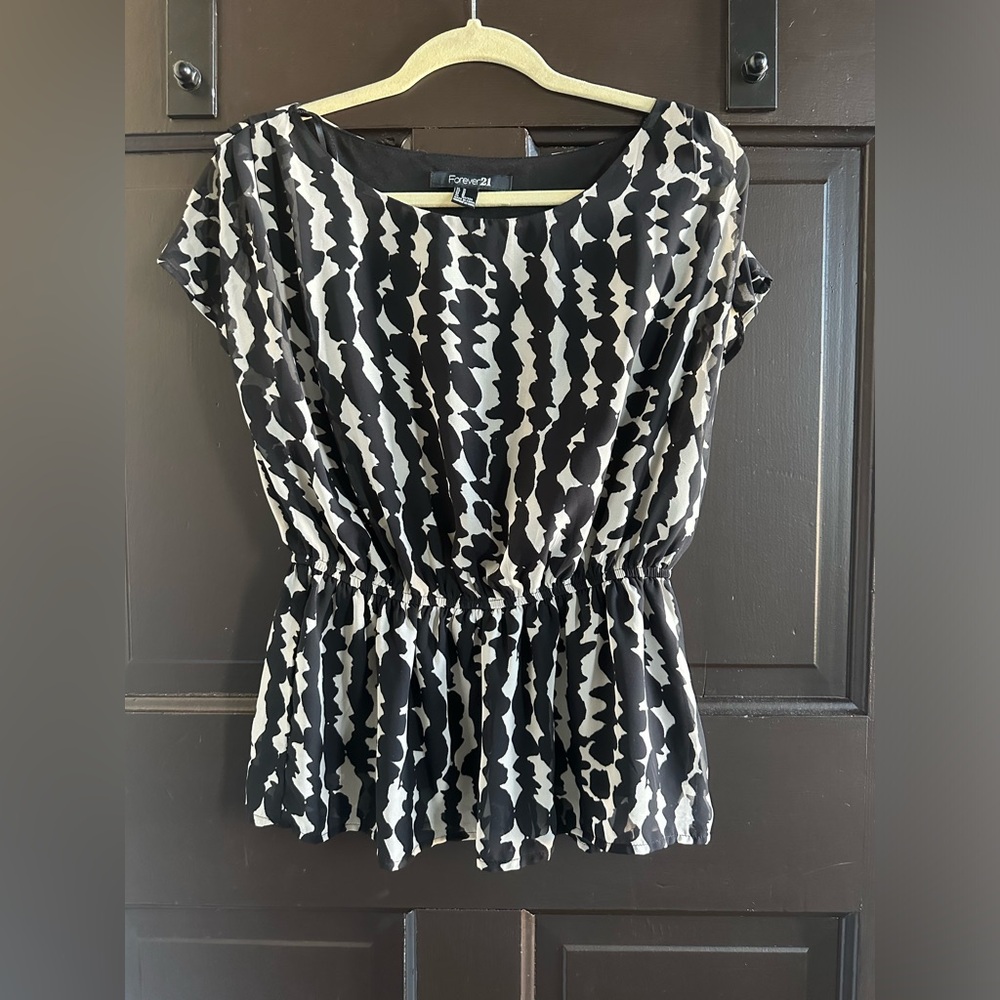 Women’s Black Cream Stripe Boho Blouse Forever 21 Size Medium Casual Business